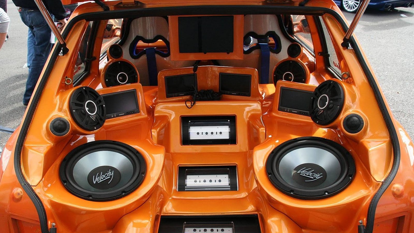 AutoRev: Your Destination for Premium Car Speaker Installation and Replacement